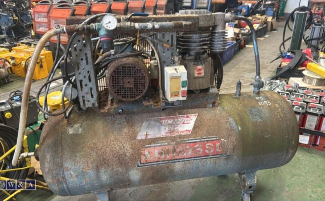AIR COMPRESSOR
