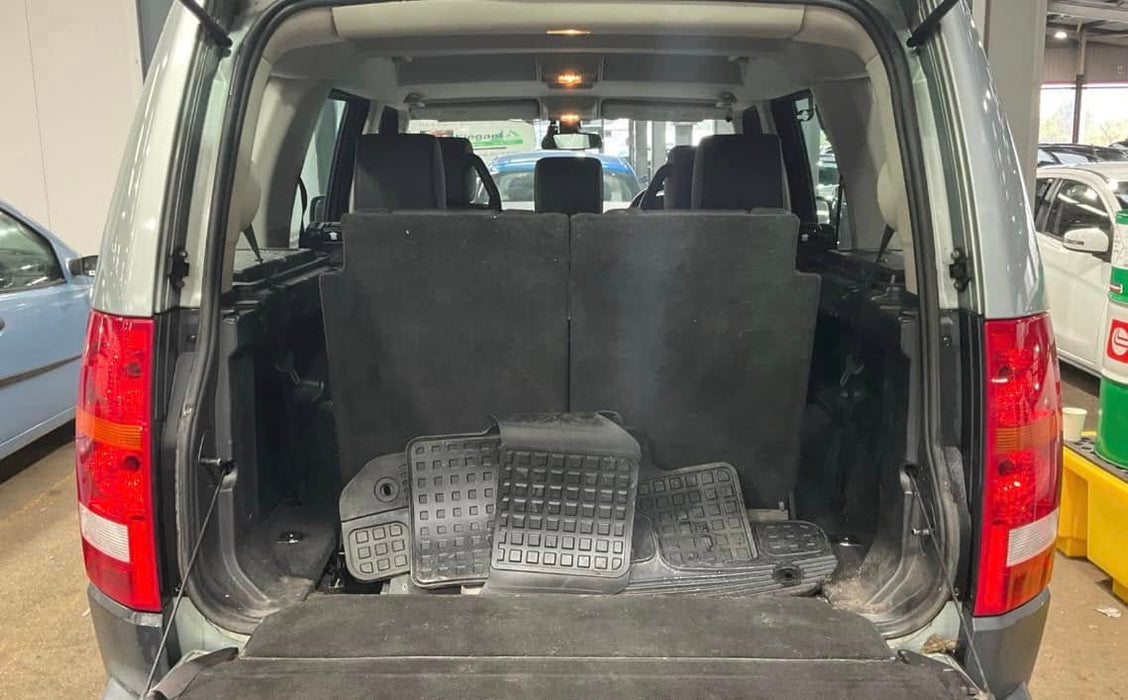 LAND ROVER DISCOVERY 3 : REG DG56 UHT