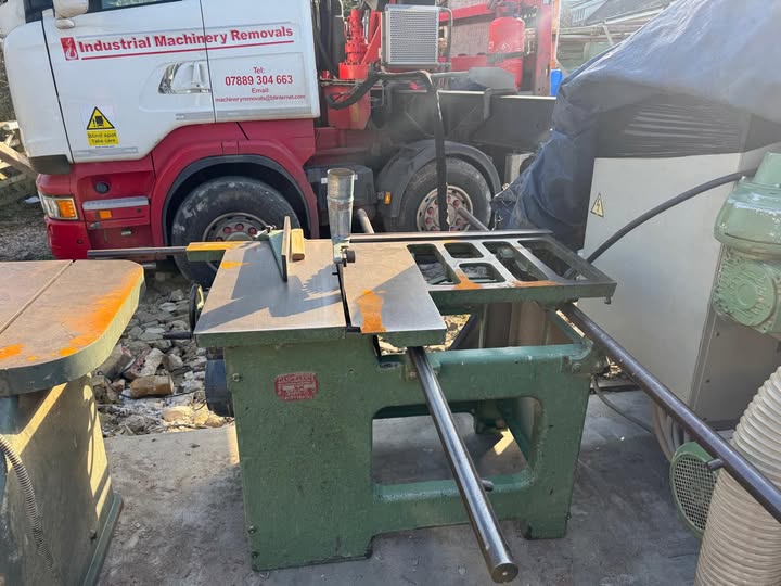 SLIDING PANEL SAW