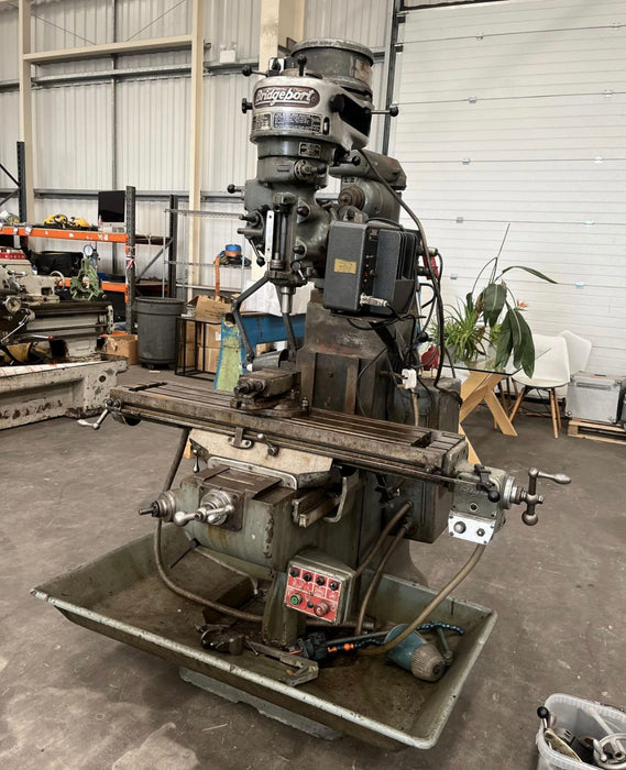 TURRET MILLING MACHINE