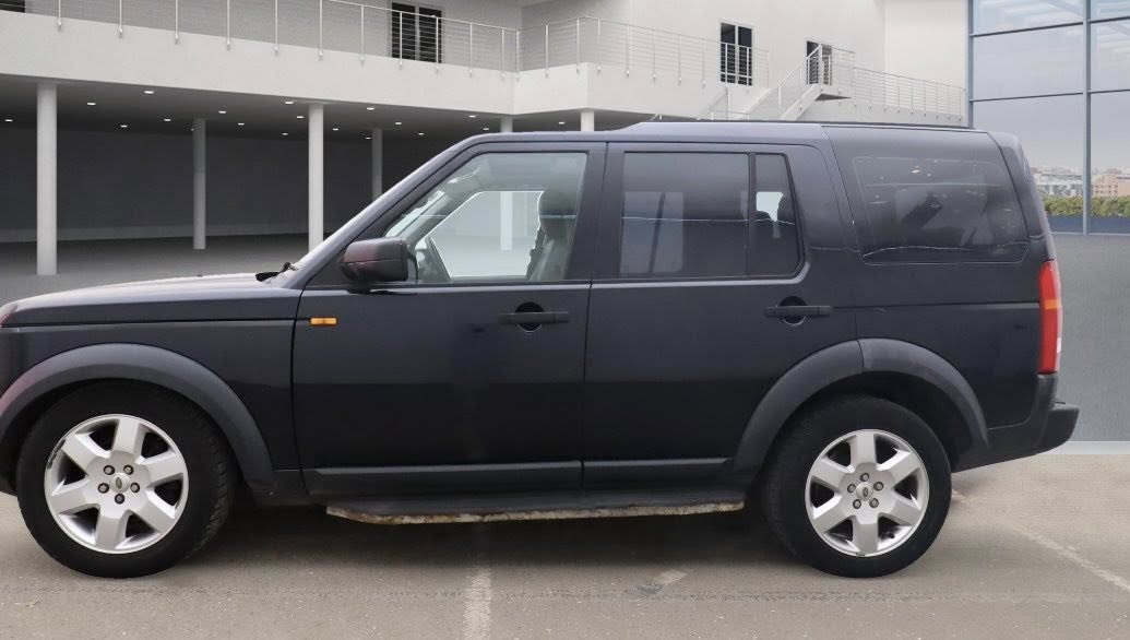 LAND ROVER DISCOVERY 3. REG: BV06 CGF