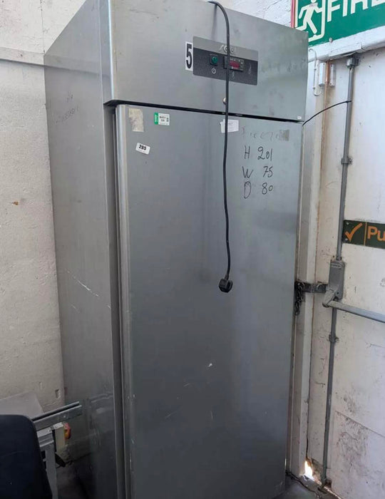 INDUSTRIAL STANDING FREEZER UNIT