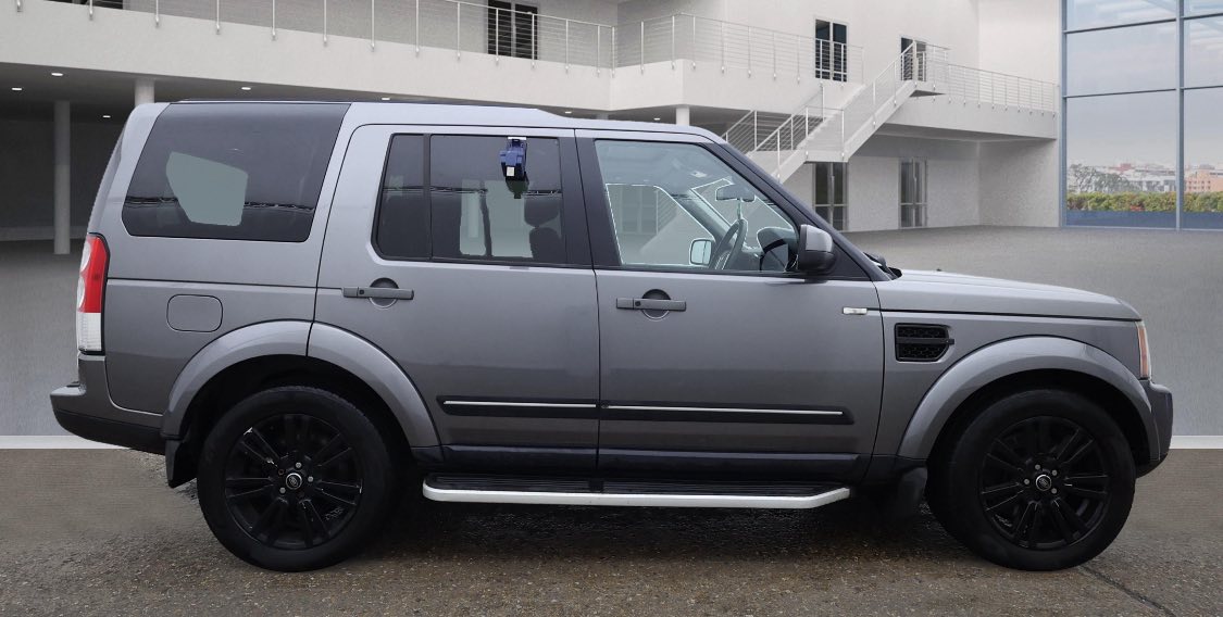 LAND ROVER DISCOVERY 4 . REG : MF10 YAE