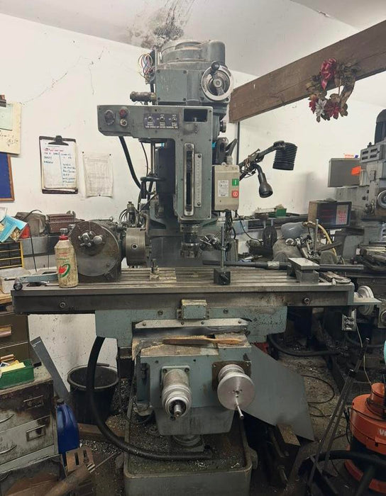 UNIVERSAL MILLING MACHINE